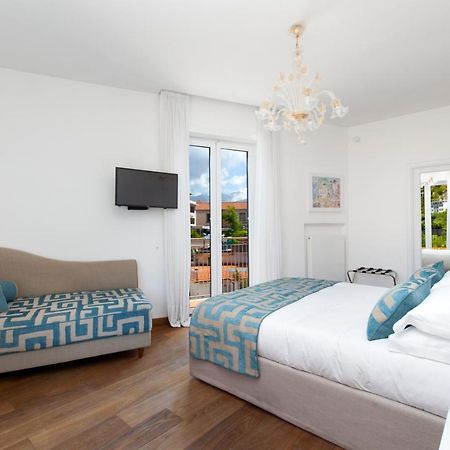 Sorrentovibes - Luxury Home Sea View & Jacuzzi In Sorrento Centre Eksteriør billede